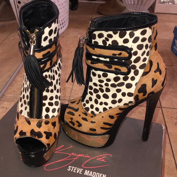 Steve Madden peep toe booties - Picture 1 of 6